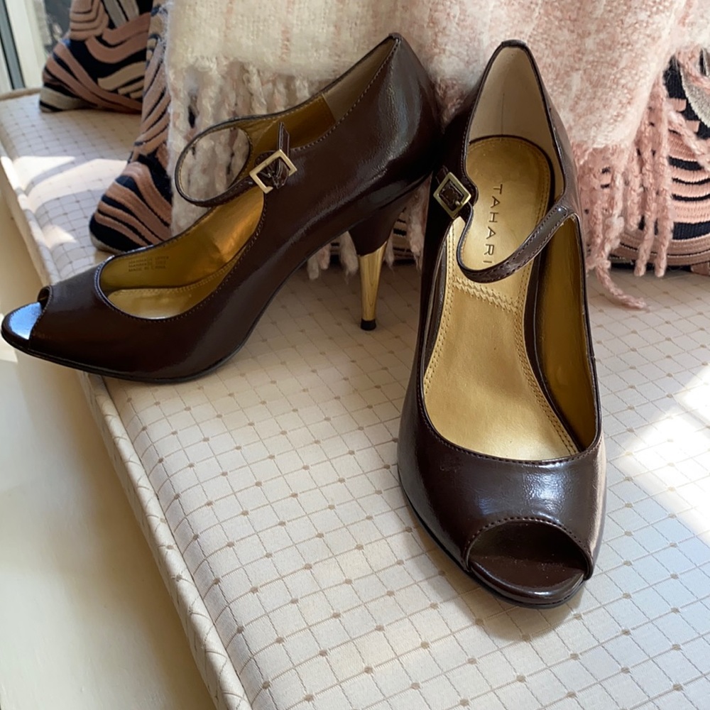 Tahari Monica pumps, brown so 7.5